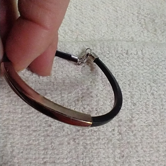 Silvertone black rubber bracelet - Picture 1 of 5
